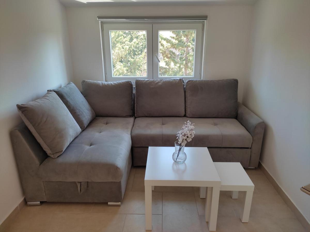 Aestas Apartment พูลา ภายนอก รูปภาพ
